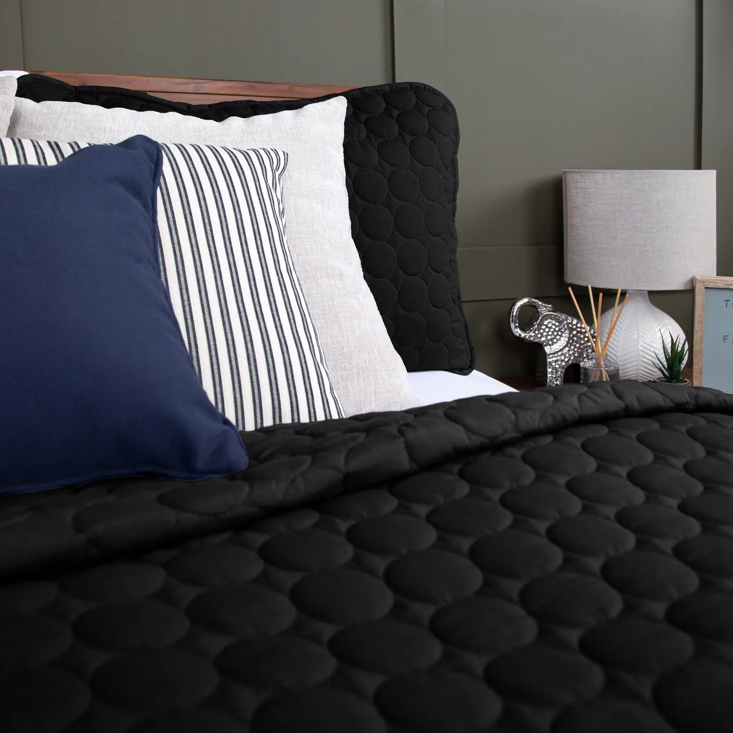 Circles Classic Quilt Set, Black